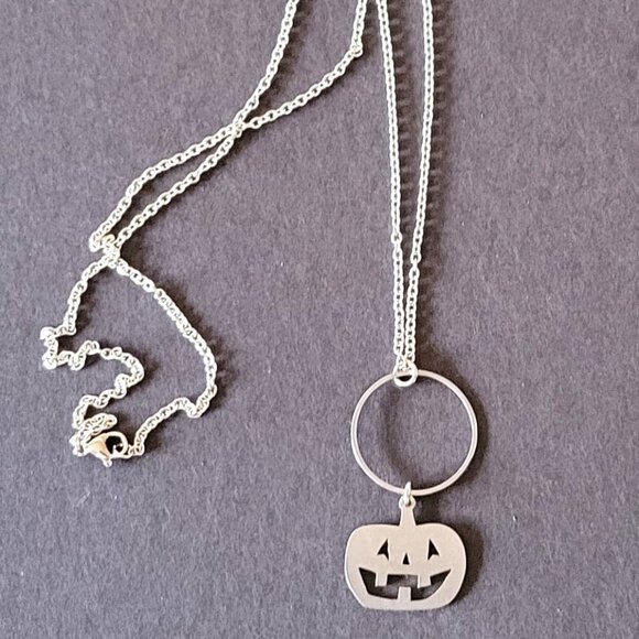 JACK O LANTERN Pumpkin Circle Stainless Steel Charm Chain Necklace 24" Halloween - Picture 6 of 9